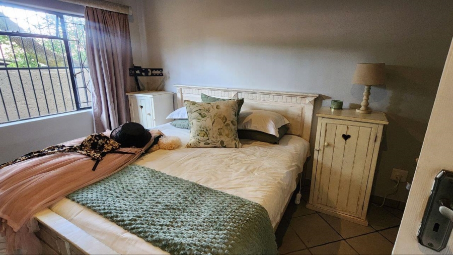 5 Bedroom Property for Sale in Safari Gardens North West